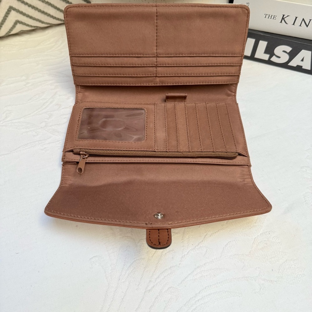 Etienne Aigner Cream and Brown Wallet Timeless Sophistication - Picture 4 of 7